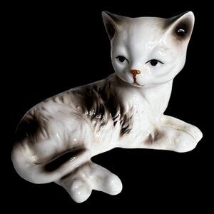 Enesco 1987 Smoky Brown White Striped Ceramic Cat feline figurine Taiwan 3.5”‎